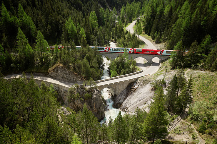 Glacier Express in the Albula region